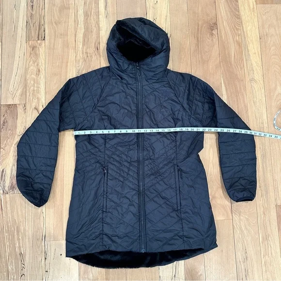 The North Face Mossbud Reversible Parka in Asphalt Grey - Picture 11 of 12